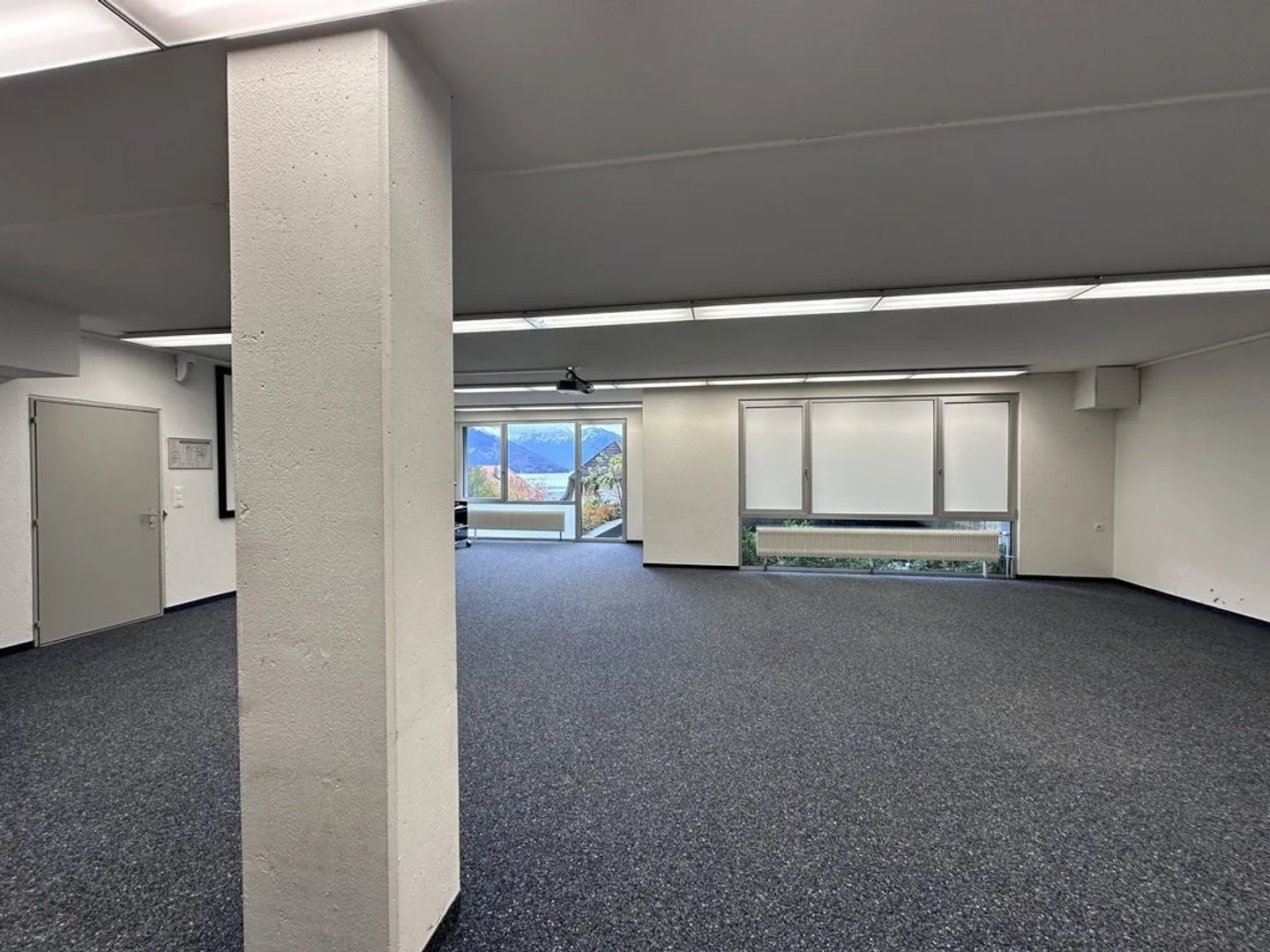 Commercial space with a unique panorama - Photo 2 of 6