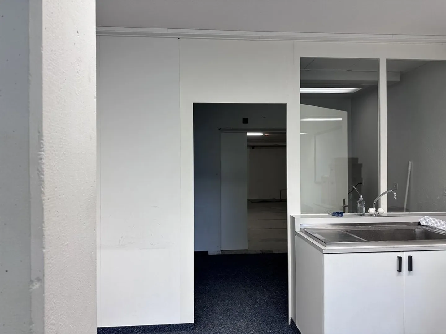 Commercial space with a unique panorama - Photo 5 of 6