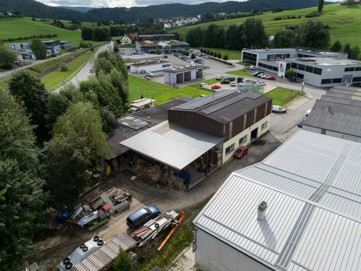 Industrial building/depot - Photo 4 of 17