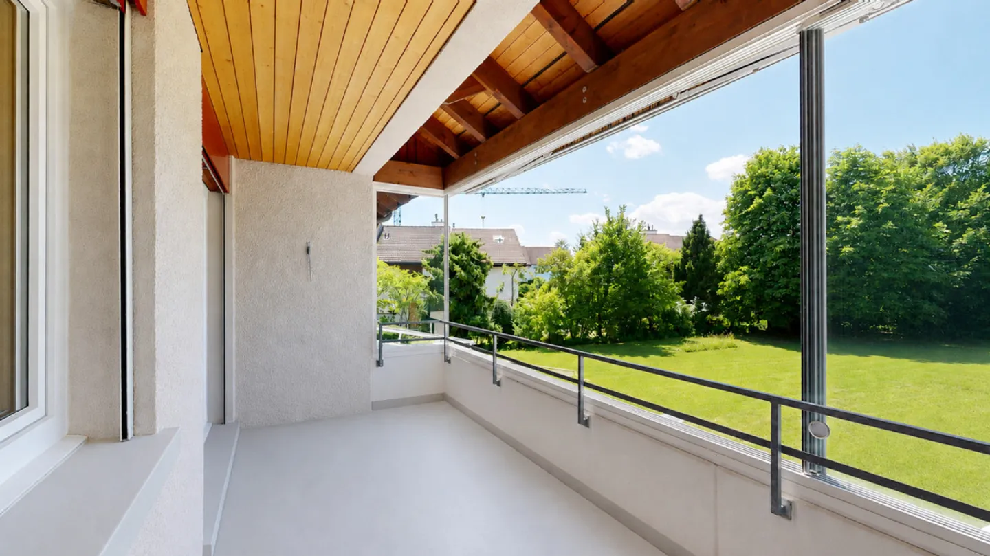 Modernes Apartment mit verglastem Balkon - Foto 10 von 15