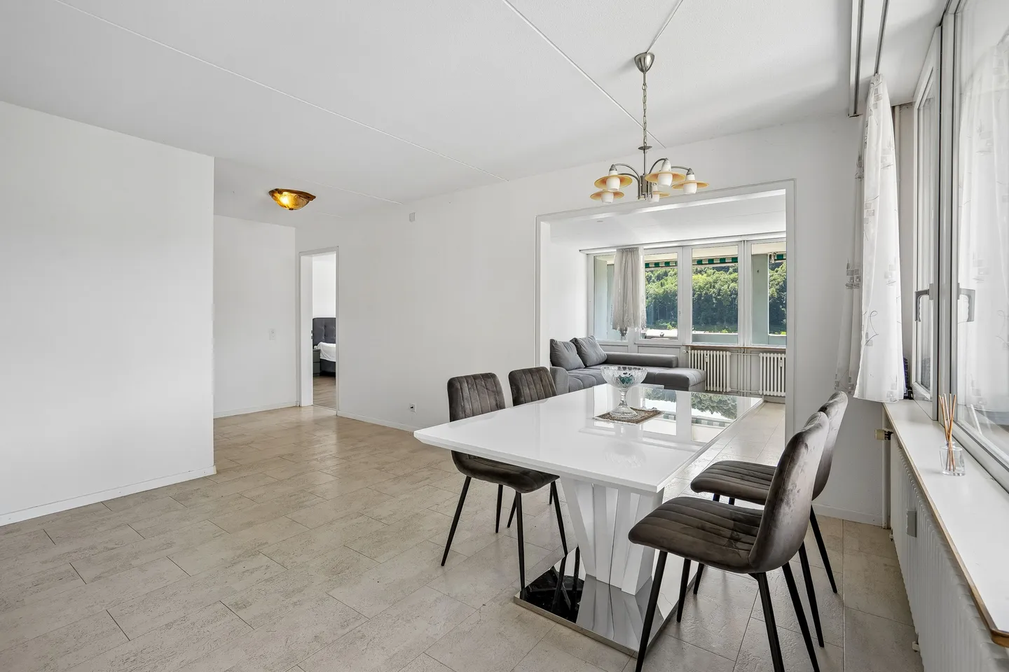 Vue panoramique incluse - Appartement exclusif de 2,5 pièces à Baden - Photo 5 sur 12