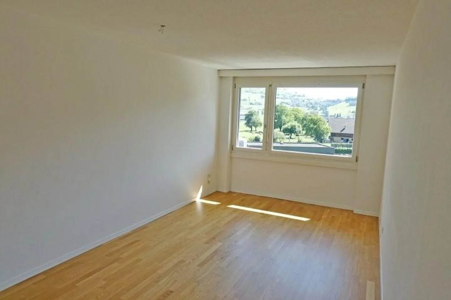 New home with mountain views - Photo 2 of 8