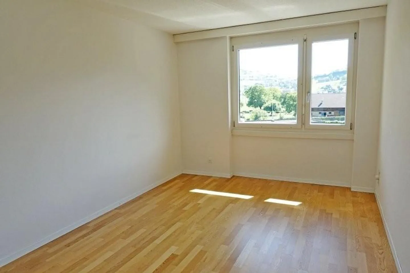New home with mountain views - Photo 3 of 8