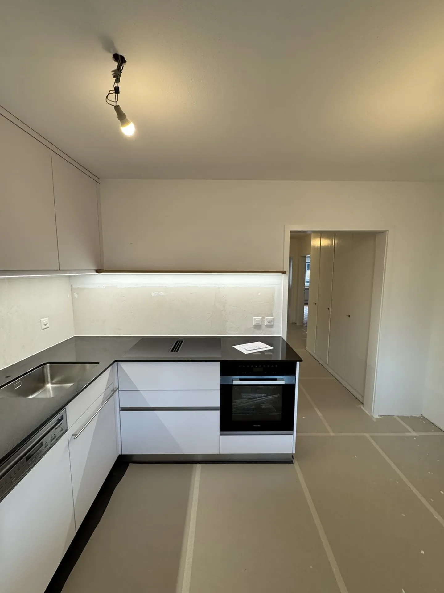 Appartamento ristrutturato di 3,5 locali nel quartiere Brünnen! - Foto 1 di 10