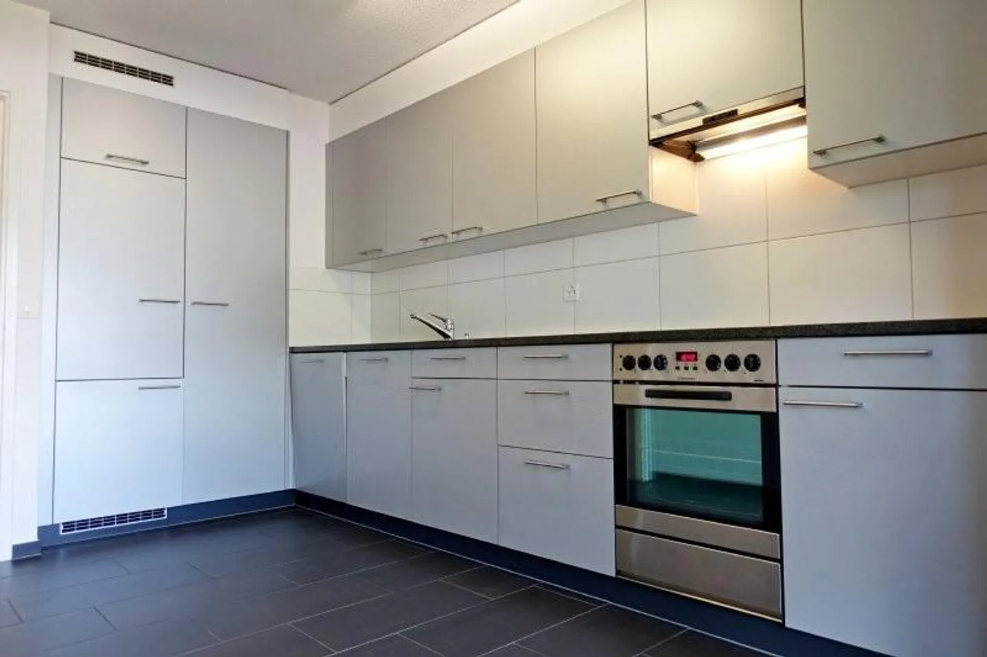 New home with mountain views - Photo 4 of 8