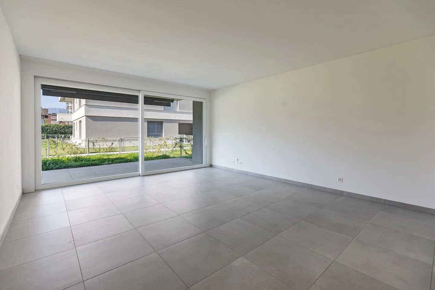 Splendid 2.5 rooms with private garden - Photo 3 of 10