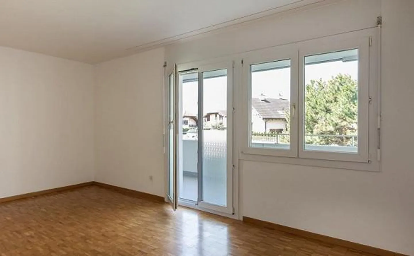 Apartment in Igis 4.5 Rooms - Photo 2 of 6