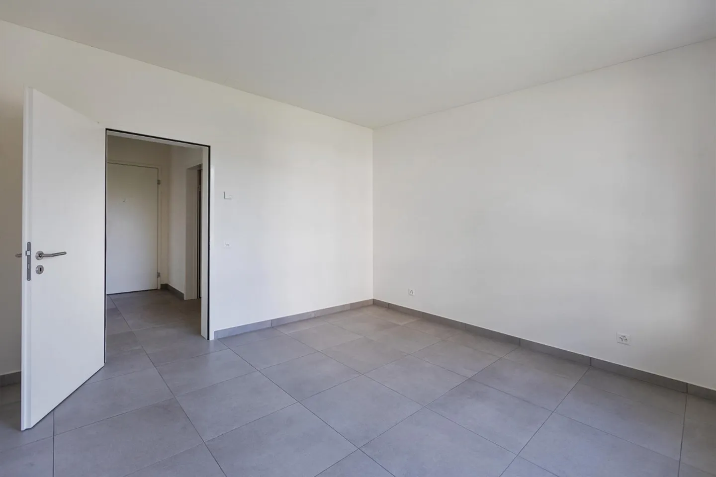 Splendid 2.5 rooms with private garden - Photo 9 of 10