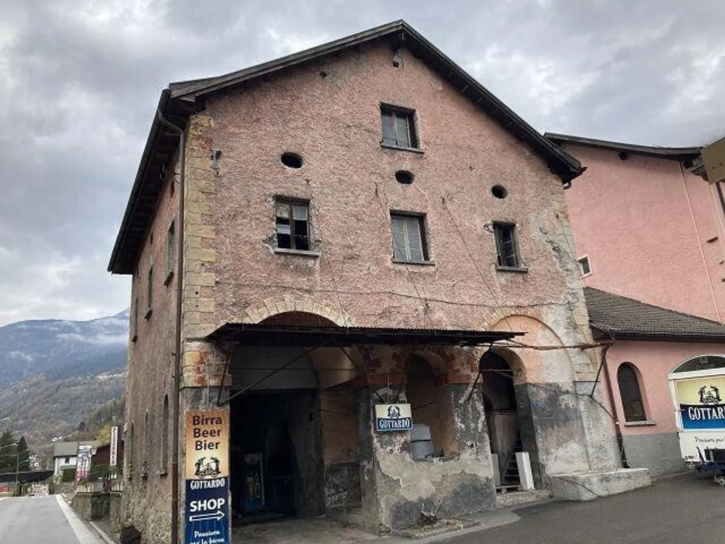 Immeuble multifamilial avec potentiel d'agrandissement / maison plurifamiliale avec poten... - Photo 2 sur 12