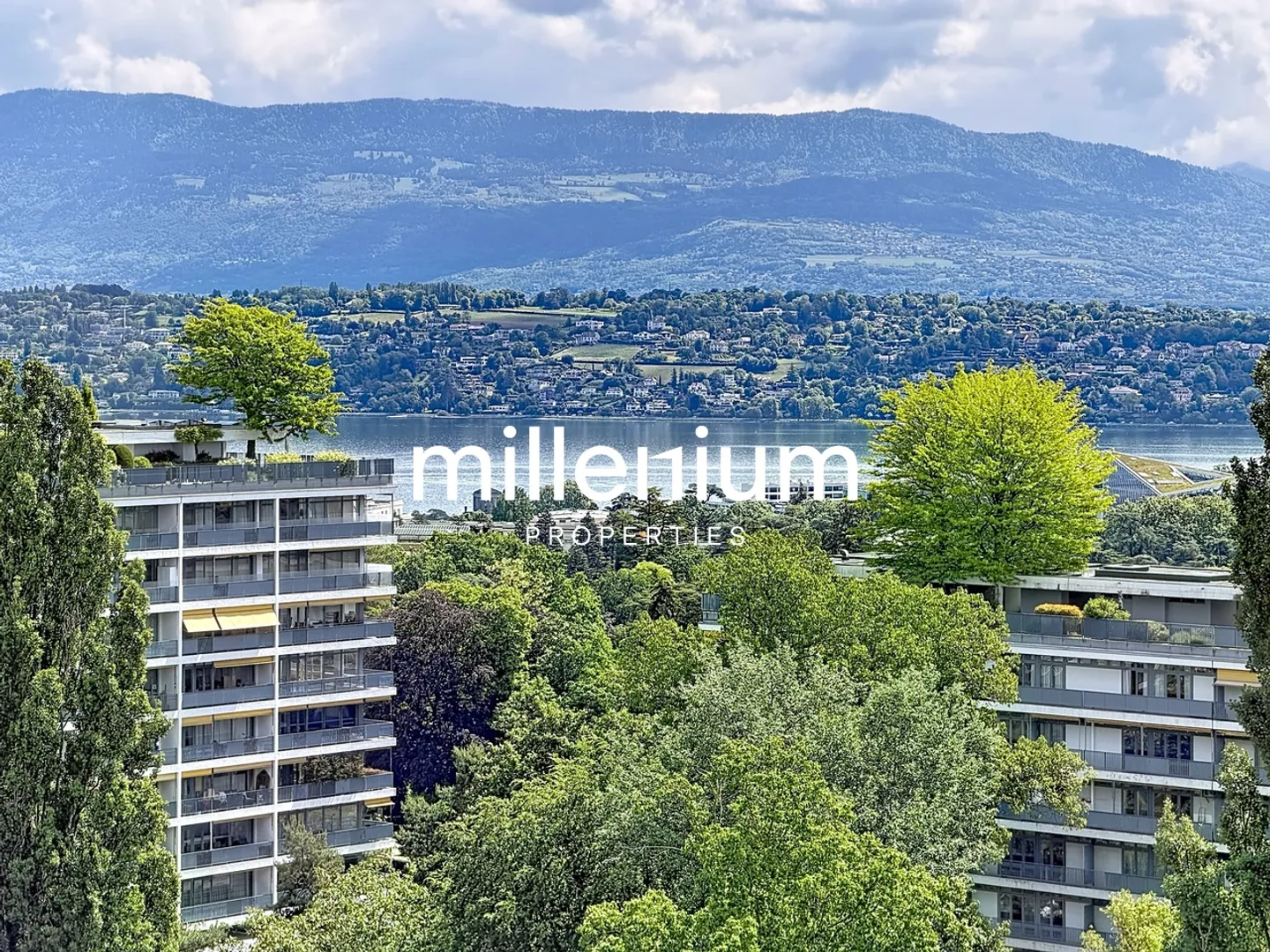 Crossing apartment with exceptional view - Photo 1 of 21