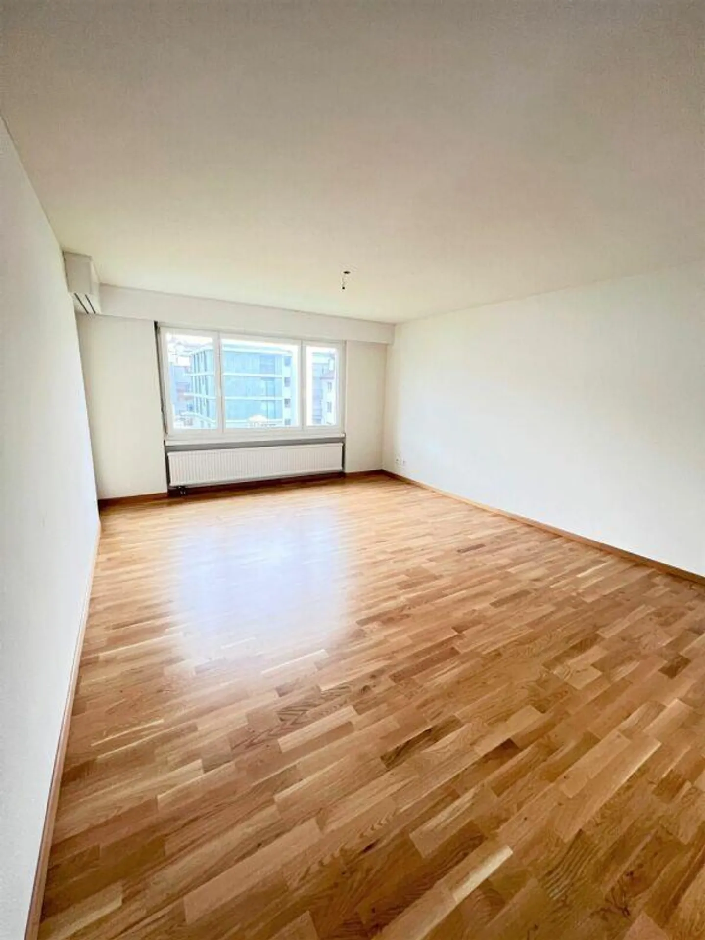Bell'appartamento di 5,5 stanze - Foto 3 di 7