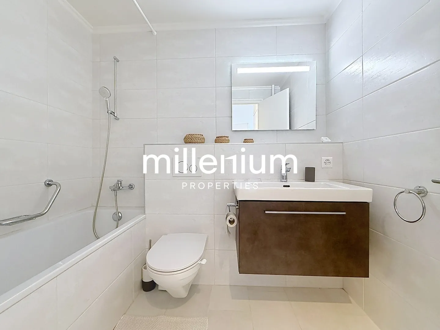 Crossing apartment with exceptional view - Photo 9 of 21