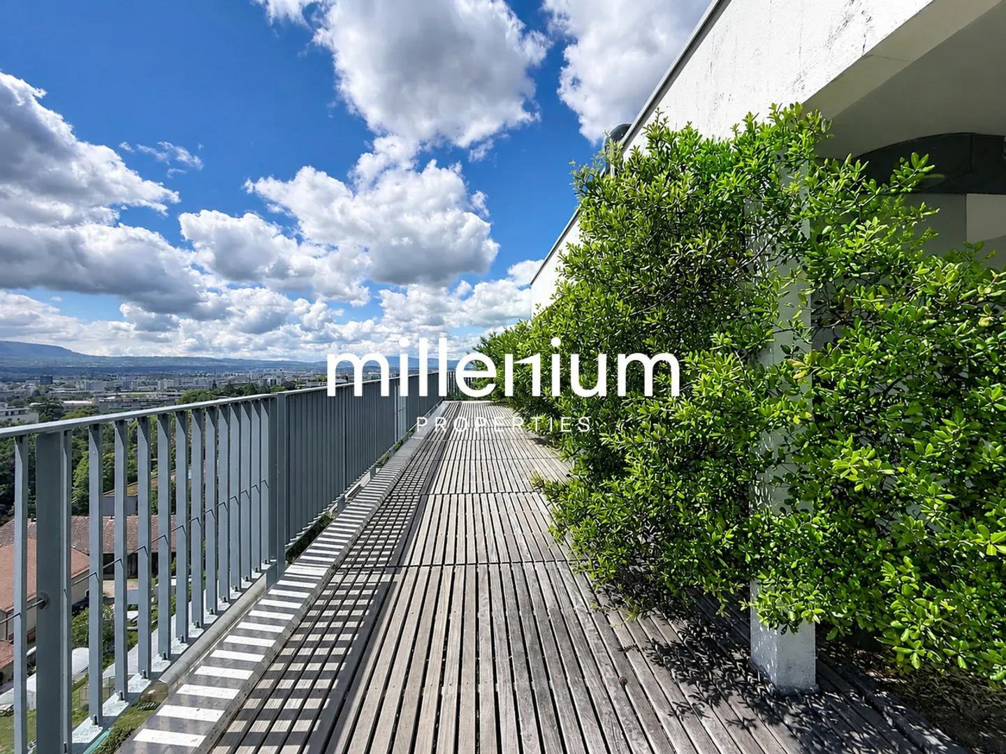 Crossing apartment with exceptional view - Photo 19 of 21