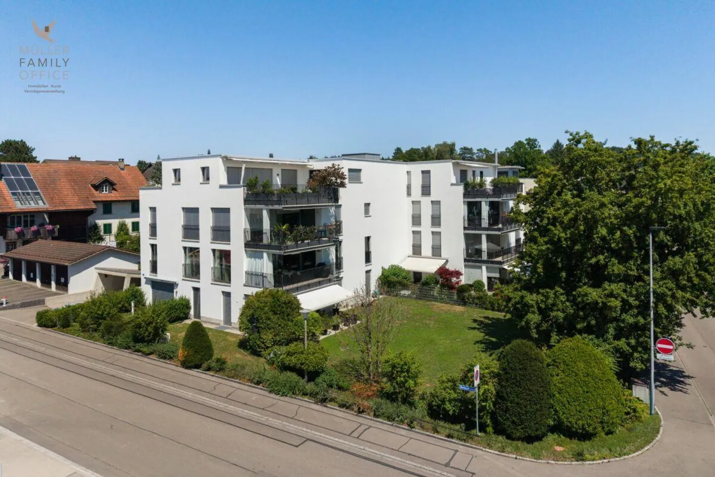 Exclusive 4 1/2 room apartment in the heart of Seuzach - Photo 1 of 13
