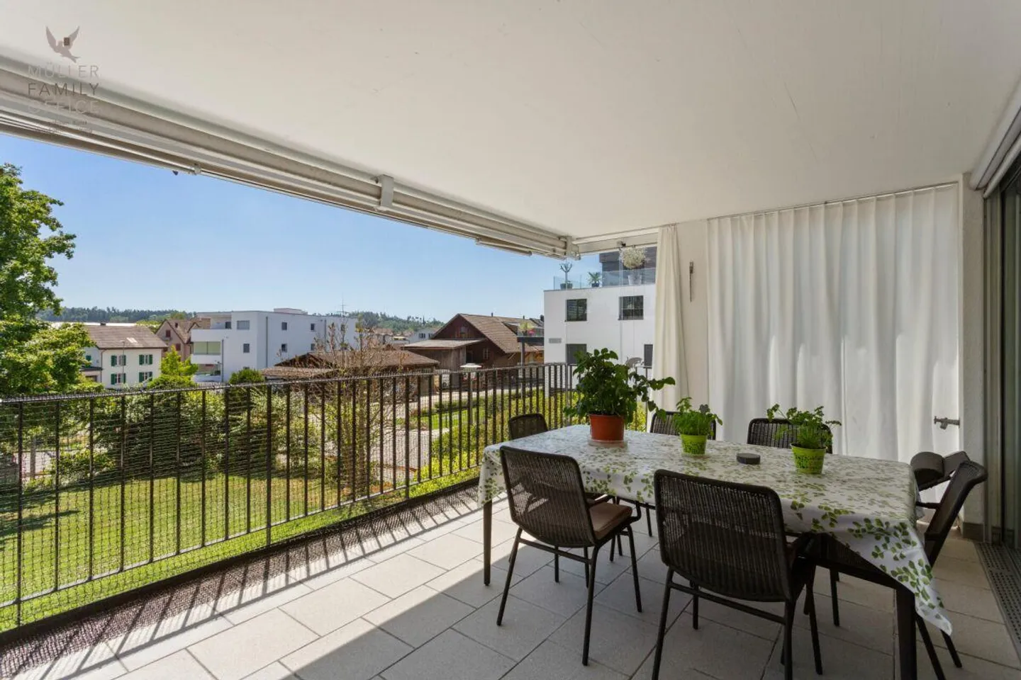 Exclusive 4 1/2 room apartment in the heart of Seuzach - Photo 3 of 13