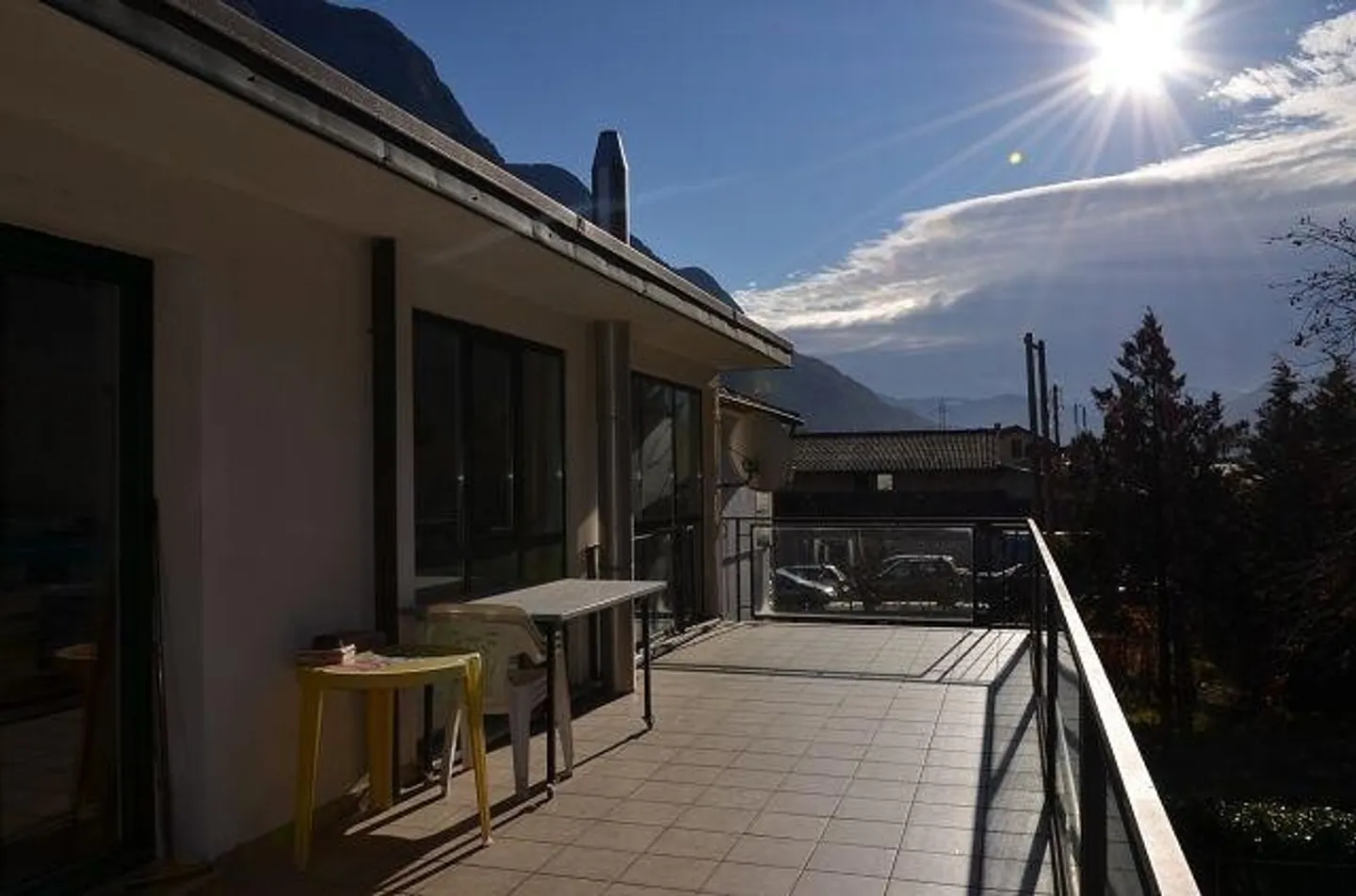 Villa bifamiliare avec grand jardin, terrasse et grand garage, ensoleillée - Photo 24 sur 52