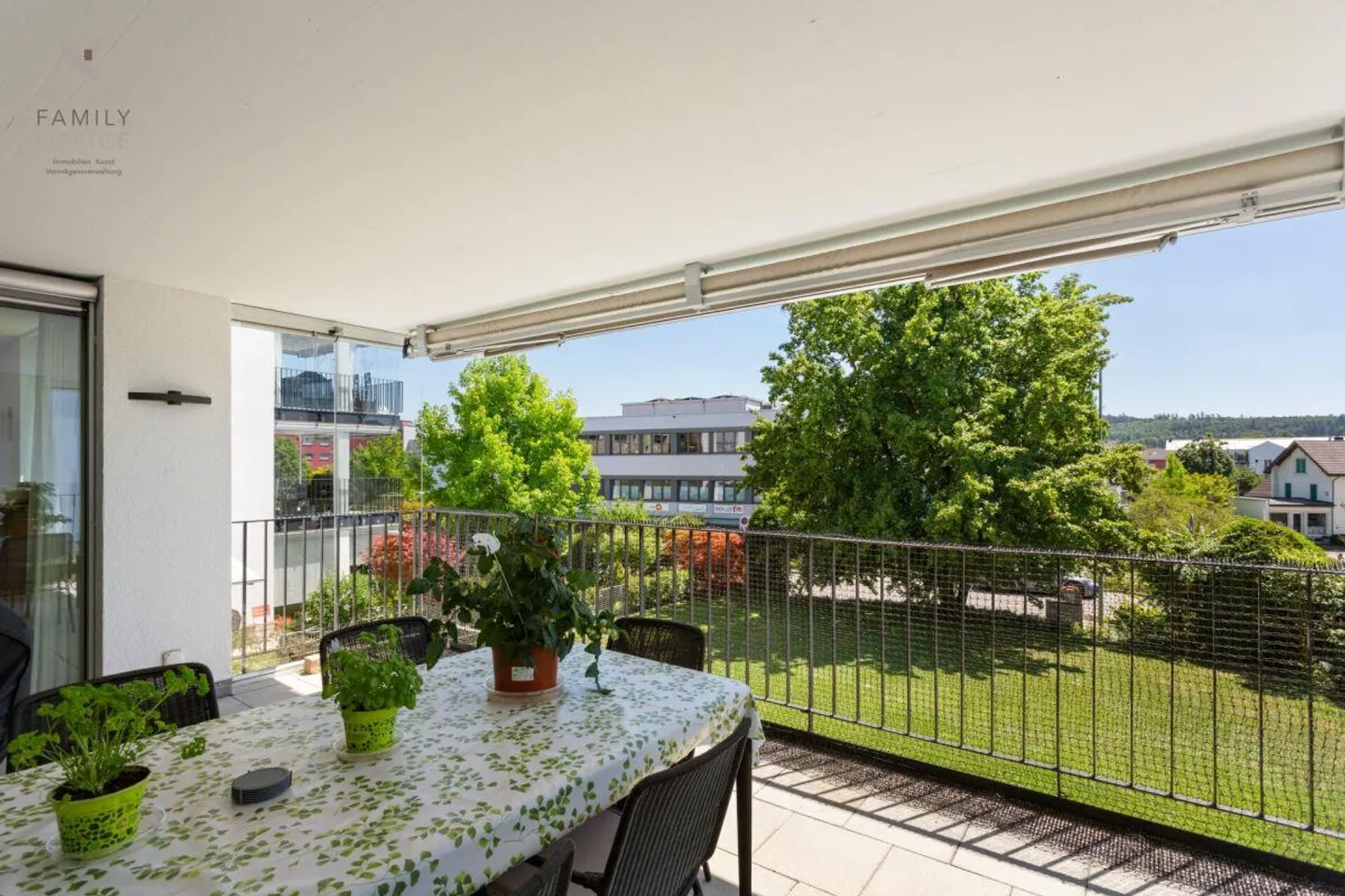 Exclusive 4 1/2 room apartment in the heart of Seuzach - Photo 4 of 13