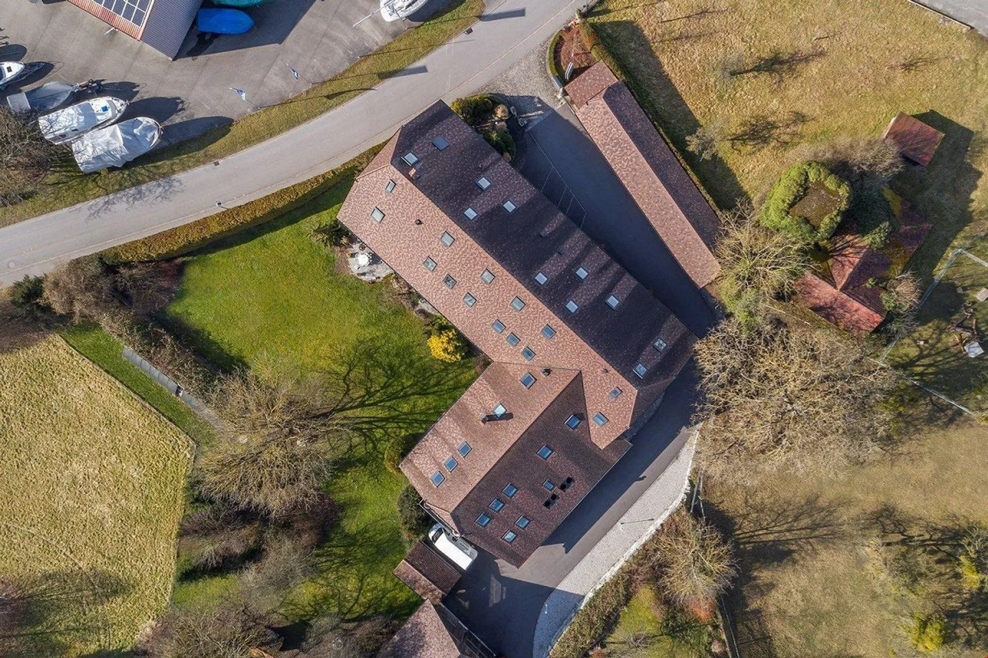 Fattoria ristrutturata vicino al lago - moderna su tre piani - Foto 2 di 12