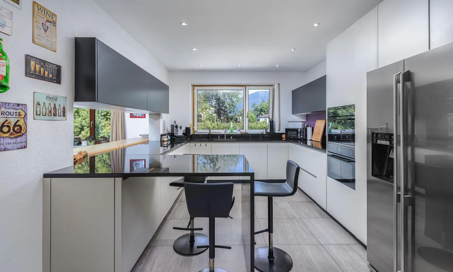 PRACHTVOLLE UND GERÄUMIGE VILLA MIT 11,5 ZIMMERN UND POOL IN PURASCA - Foto 4 von 11