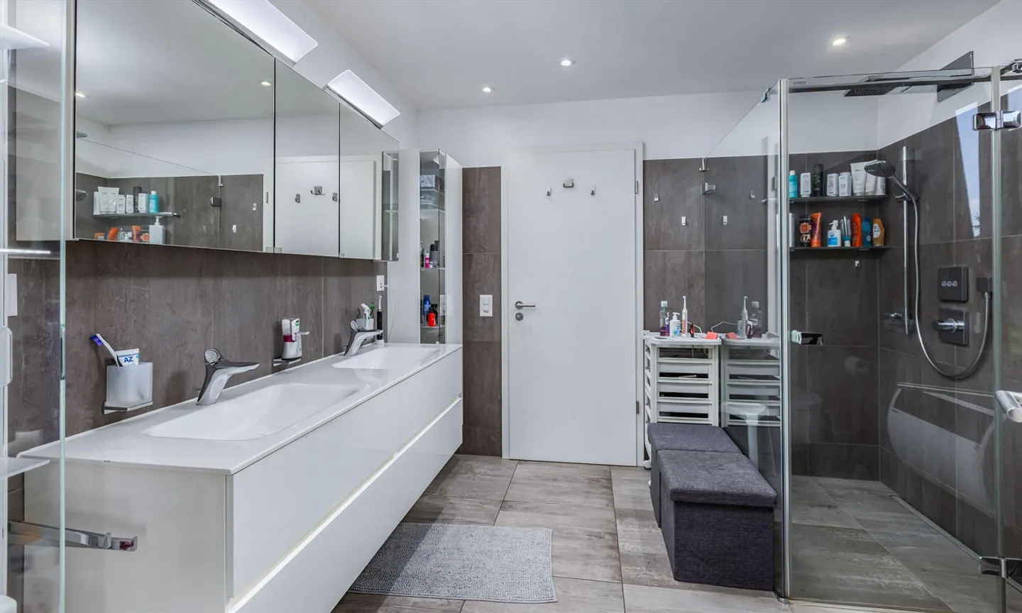 PRACHTVOLLE UND GERÄUMIGE VILLA MIT 11,5 ZIMMERN UND POOL IN PURASCA - Foto 8 von 11