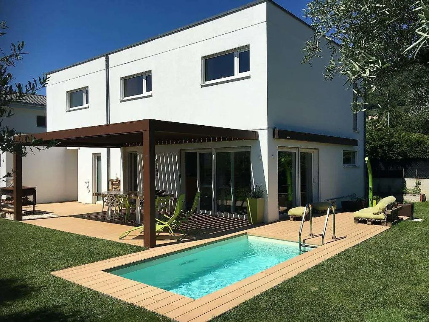 Elegante Villa Unifamiliare - Foto 1 di 2