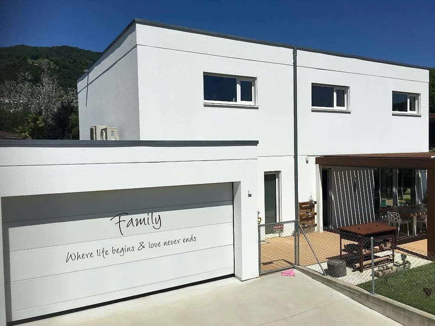 Elegante Villa Unifamiliare - Foto 2 di 2