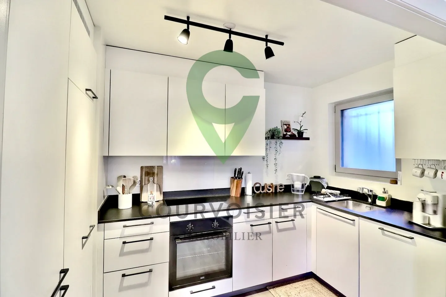 Renovated 3.5-room apartment in the heart of the village of Yens - Photo 2 of 6