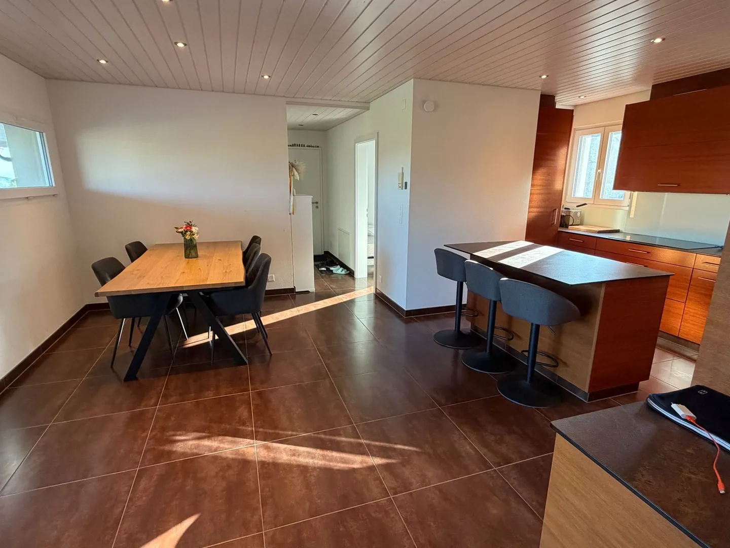 Geräumige Wohnung mit Terrasse - Foto 1 von 11