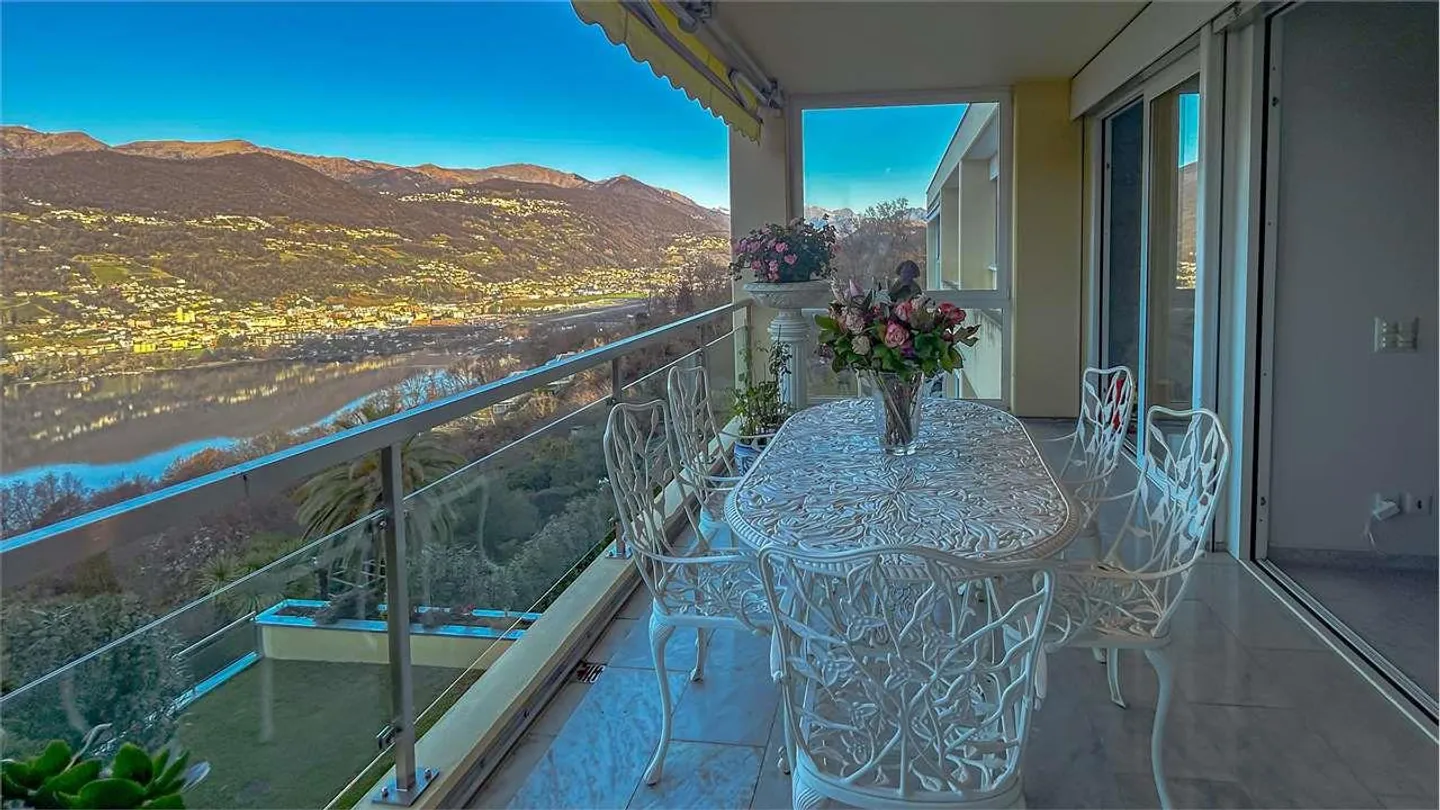 PRESTIGIOSO ATTICO CON ROOFTOP E VISTA LAGO - Foto 4 di 13
