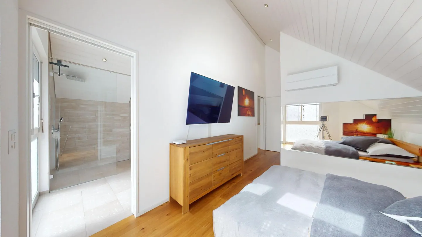 Appartamento maisonette quasi nuovo di 5,5 locali con camino e doppio garage - Foto 7 di 15