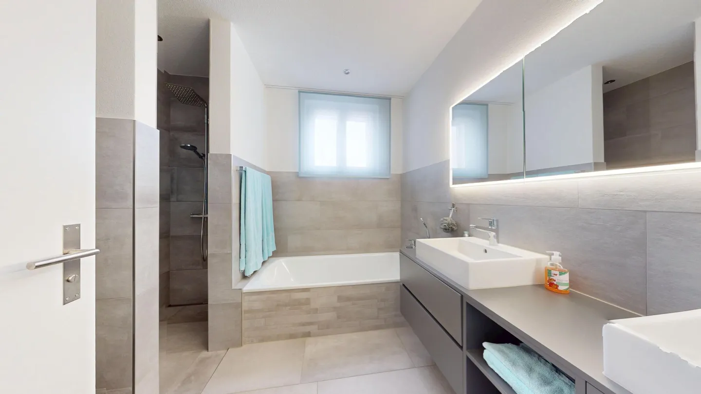 Appartamento maisonette quasi nuovo di 5,5 locali con camino e doppio garage - Foto 10 di 15