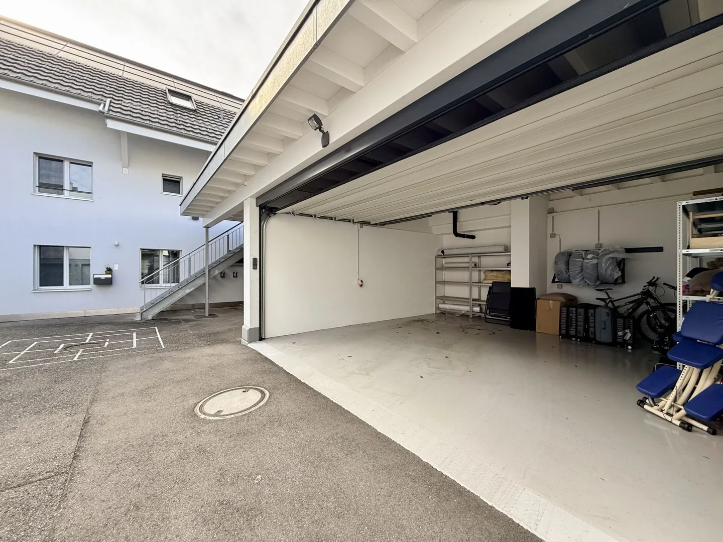 Appartamento maisonette quasi nuovo di 5,5 locali con camino e doppio garage - Foto 14 di 15