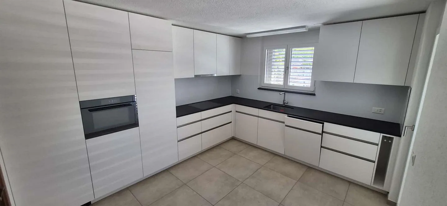Appartement 5 1/2 pièces dans une maison bifamiliale - Photo 1 sur 8
