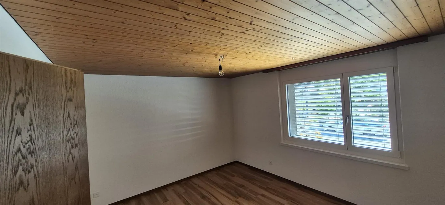Appartement 5 1/2 pièces dans une maison bifamiliale - Photo 5 sur 8
