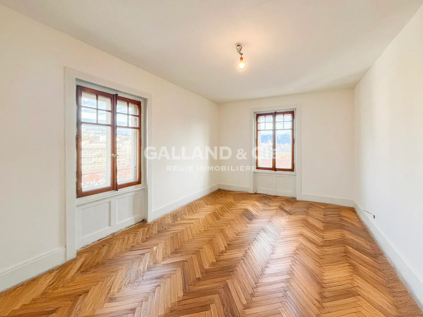 3.5-room apartment on the 4th floor with two balconies - Photo 2 of 6