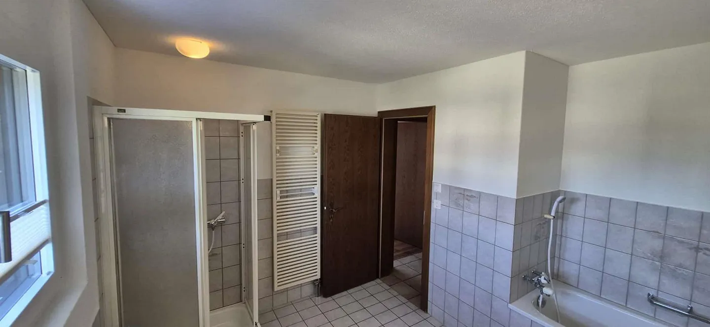 Appartement 5 1/2 pièces dans une maison bifamiliale - Photo 8 sur 8
