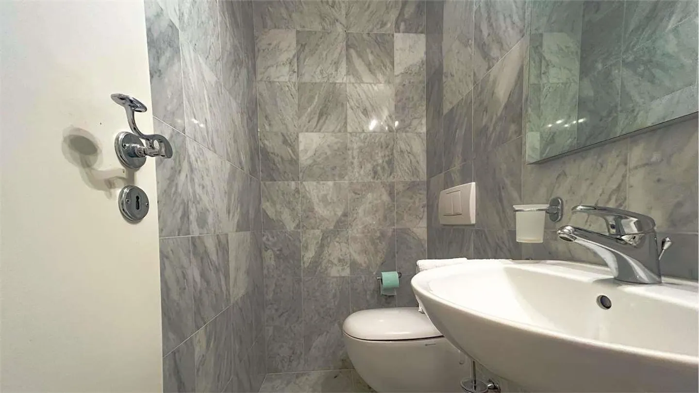 PRESTIGIOSO ATTICO CON ROOFTOP E VISTA LAGO - Foto 10 di 13