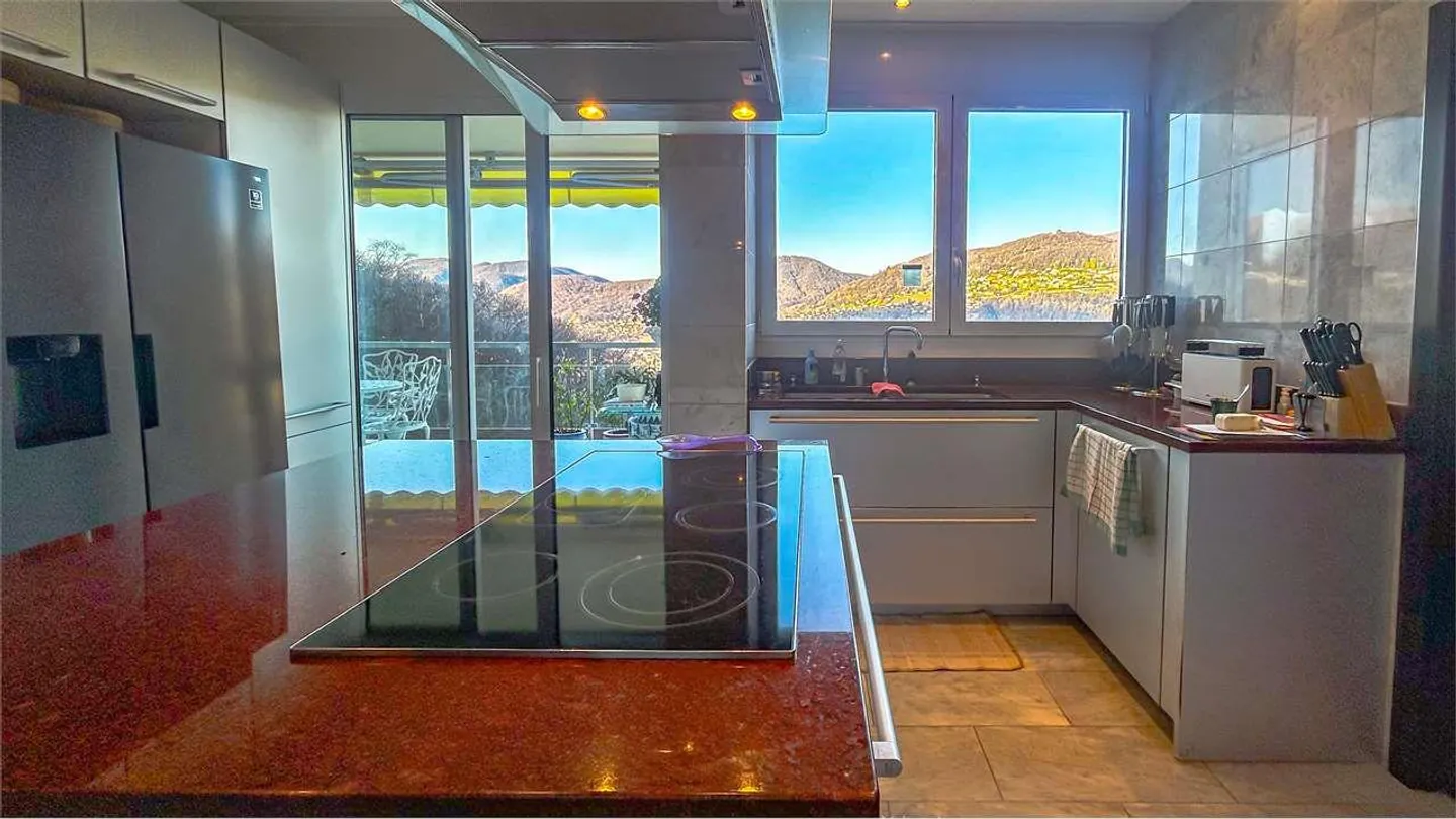 PRESTIGIOSO ATTICO CON ROOFTOP E VISTA LAGO - Foto 11 di 13