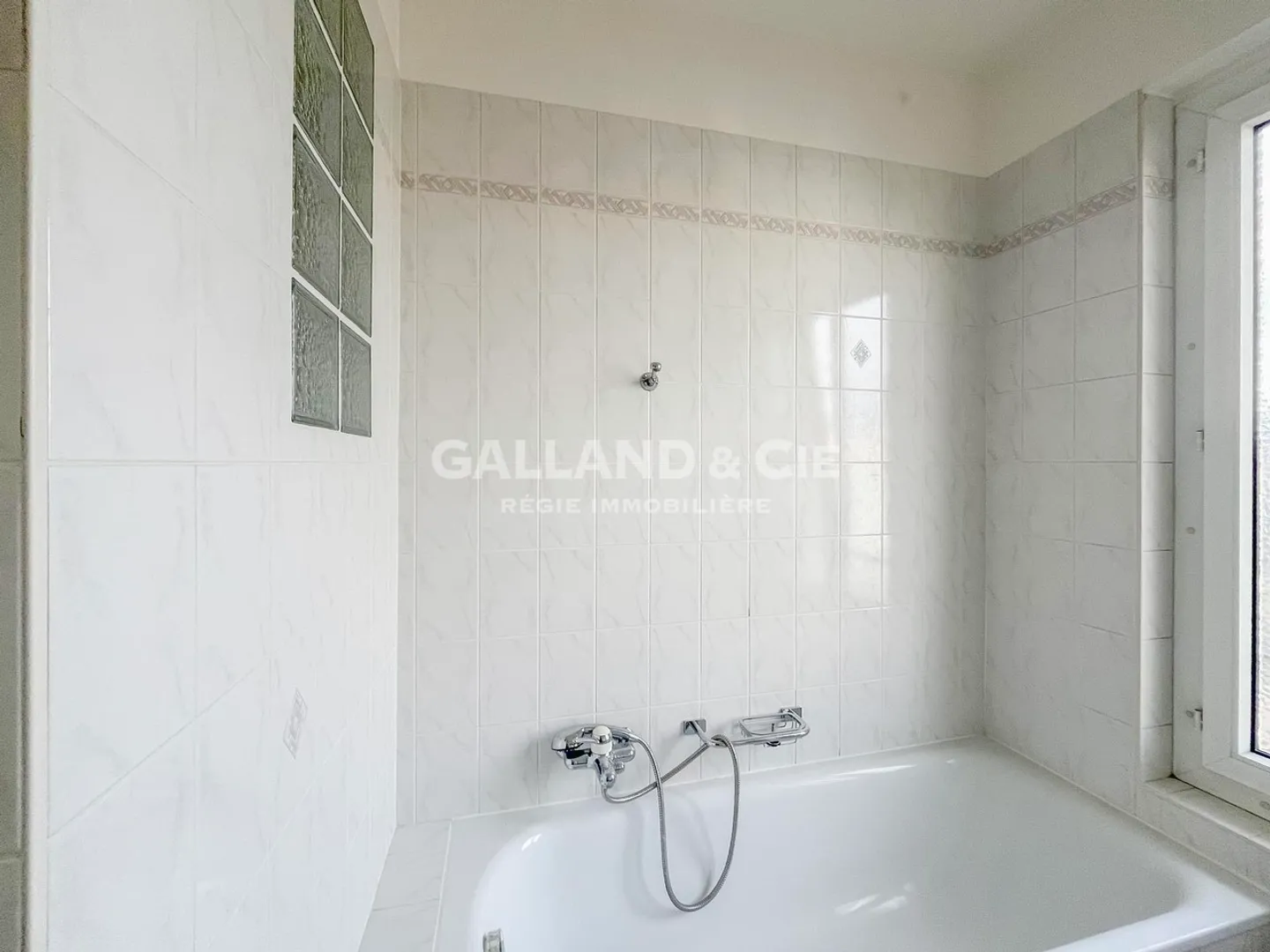 3.5-room apartment on the 4th floor with two balconies - Photo 5 of 6