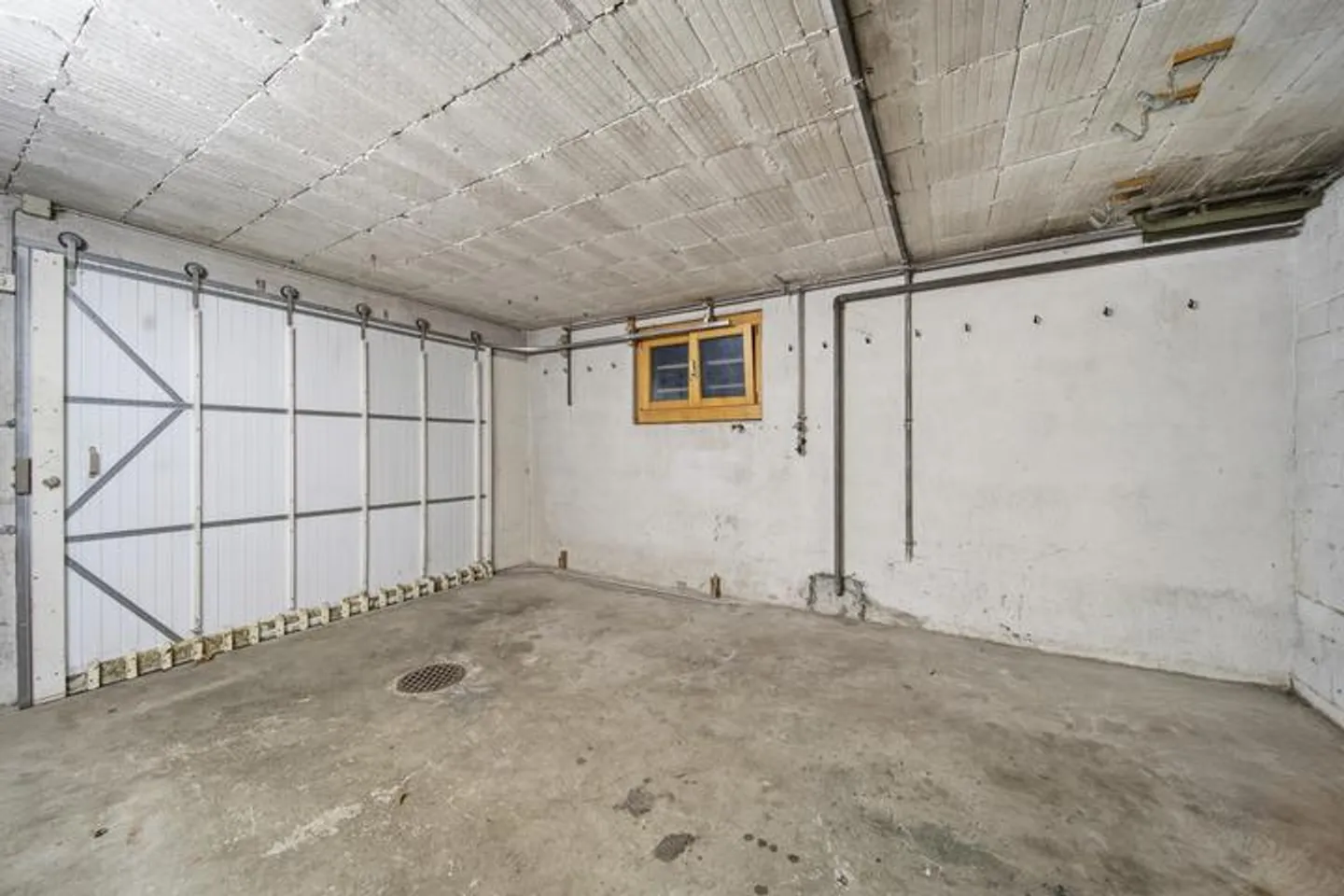 FREISTEHENDES EINFAMILIENHAUS MIT GROSSEM GARTEN - Foto 6 von 8