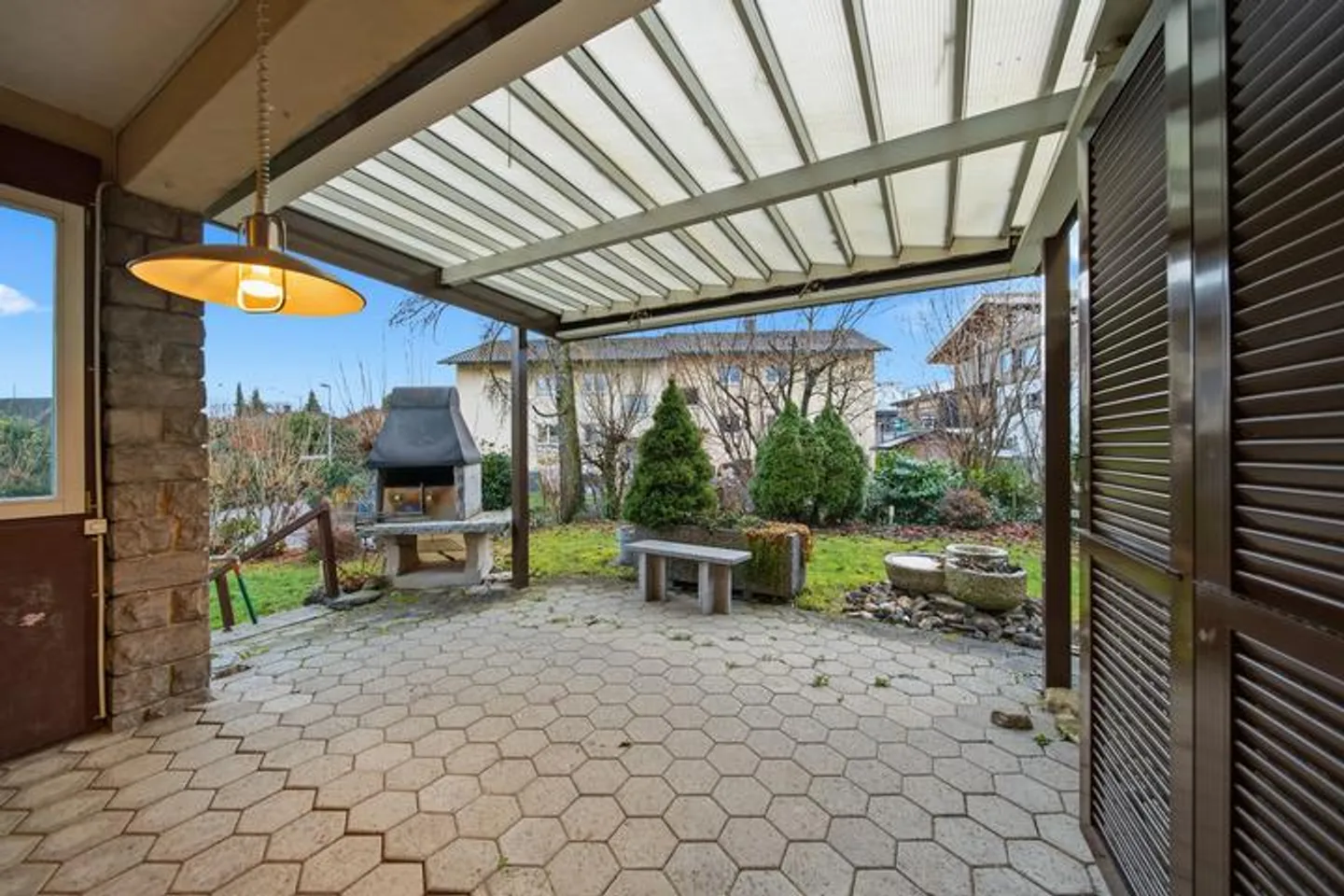 FREISTEHENDES EINFAMILIENHAUS MIT GROSSEM GARTEN - Foto 7 von 8