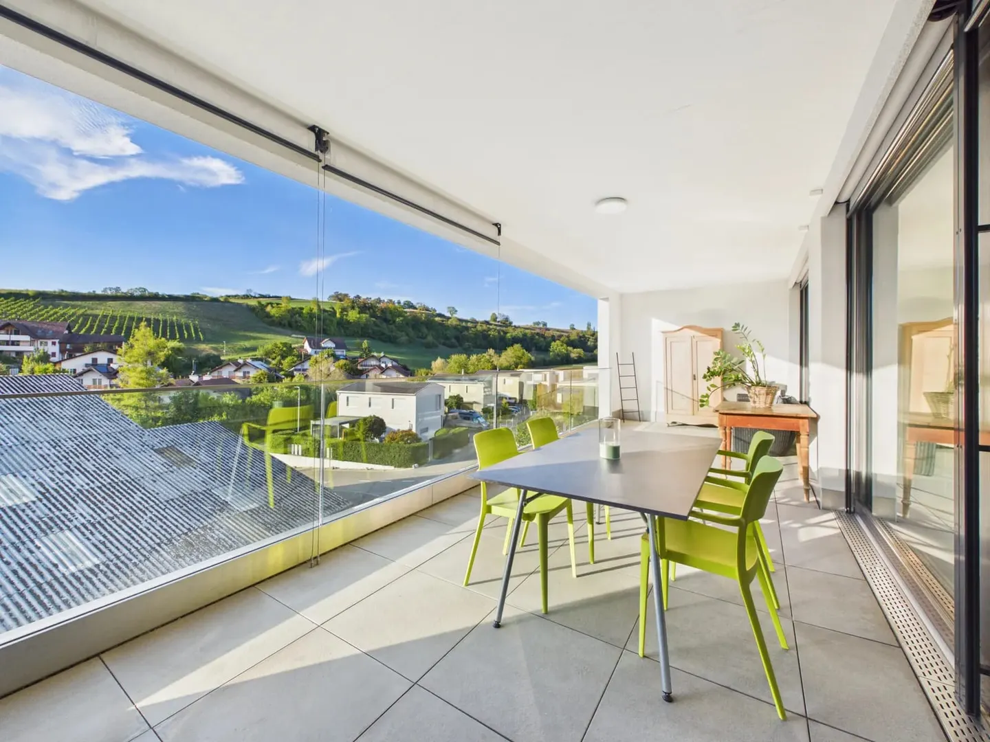 Appartamento di 2,5 locali di alta qualità con ampio balcone - Foto 2 di 13