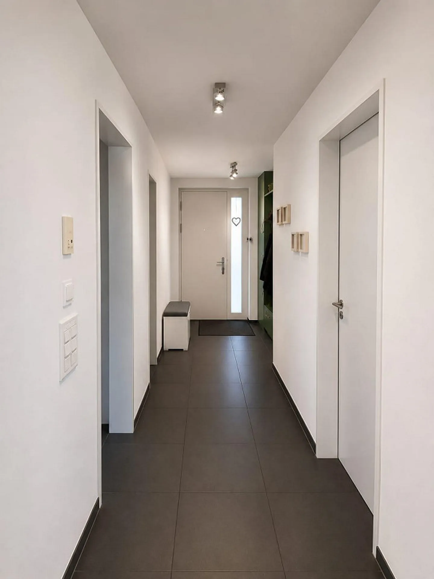 Are you looking for an extraordinary apartment in the center of Sins? - Photo 9 of 15