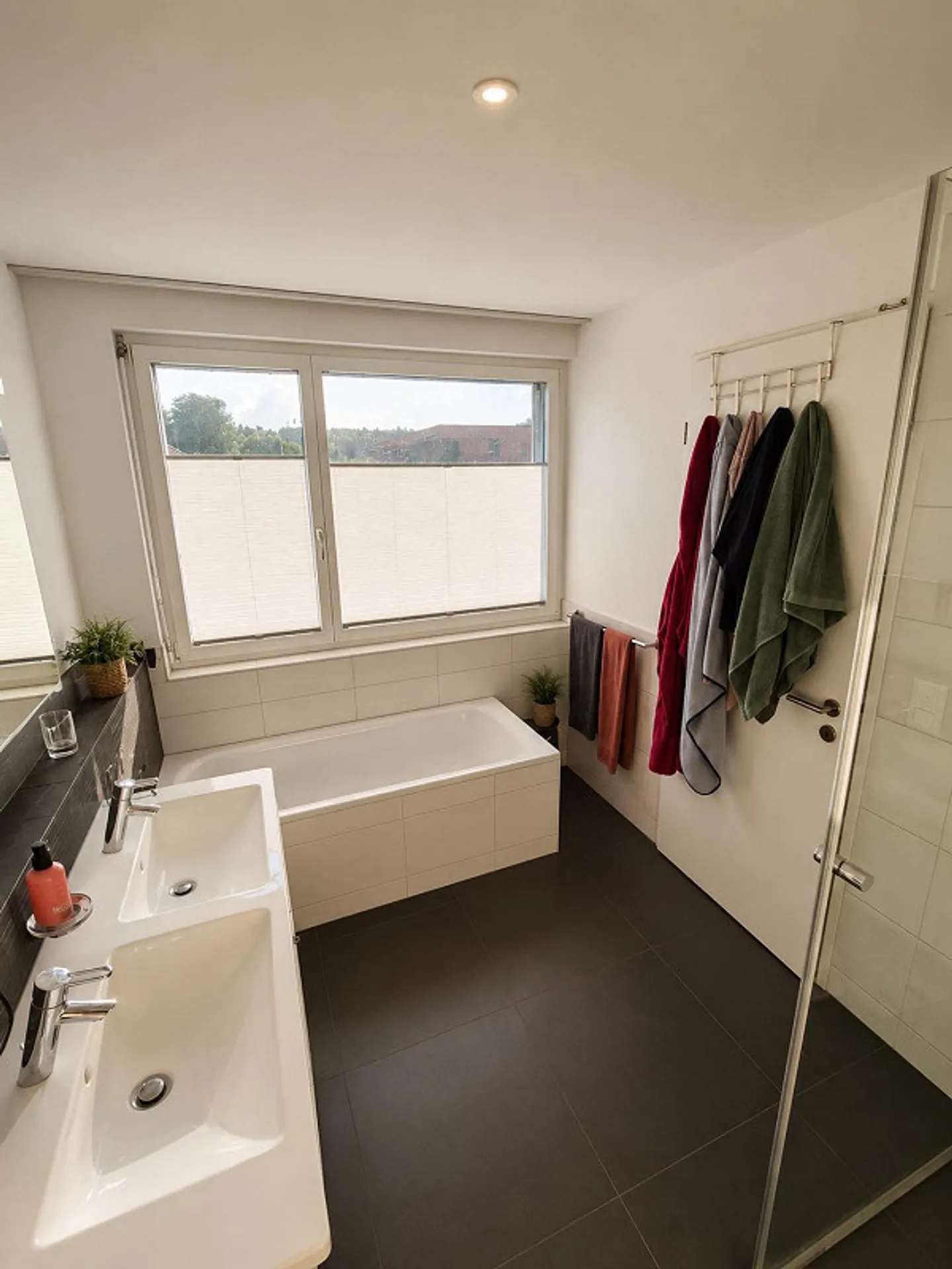 Are you looking for an extraordinary apartment in the center of Sins? - Photo 10 of 15