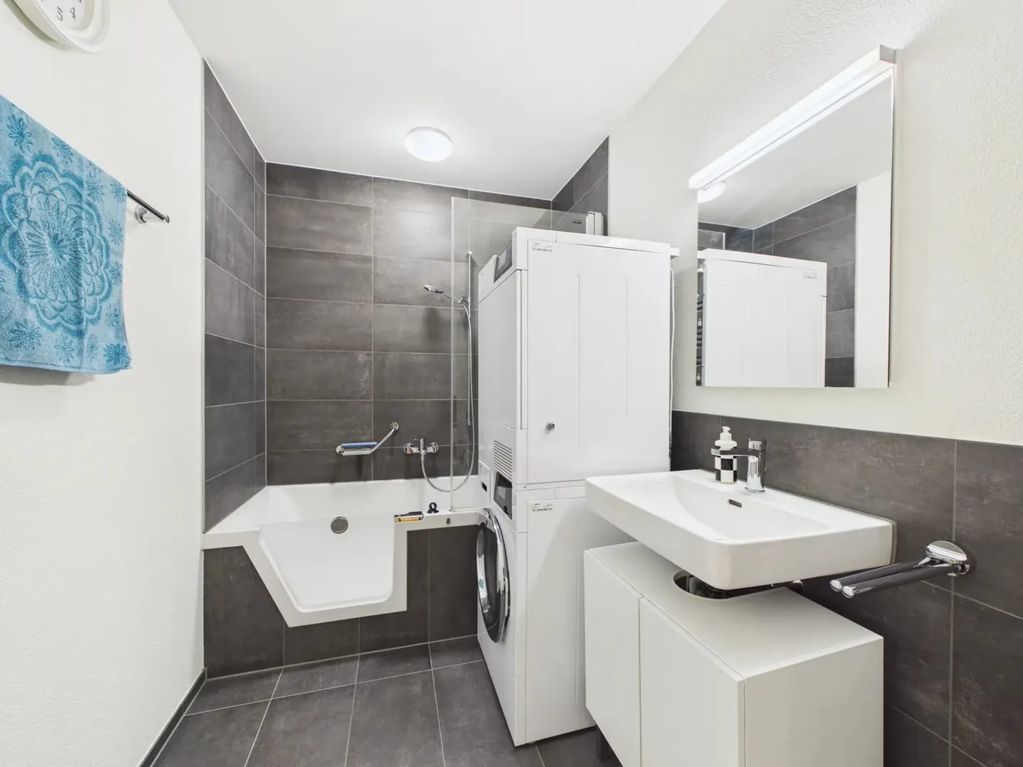 Appartamento di 2,5 locali di alta qualità con ampio balcone - Foto 7 di 13