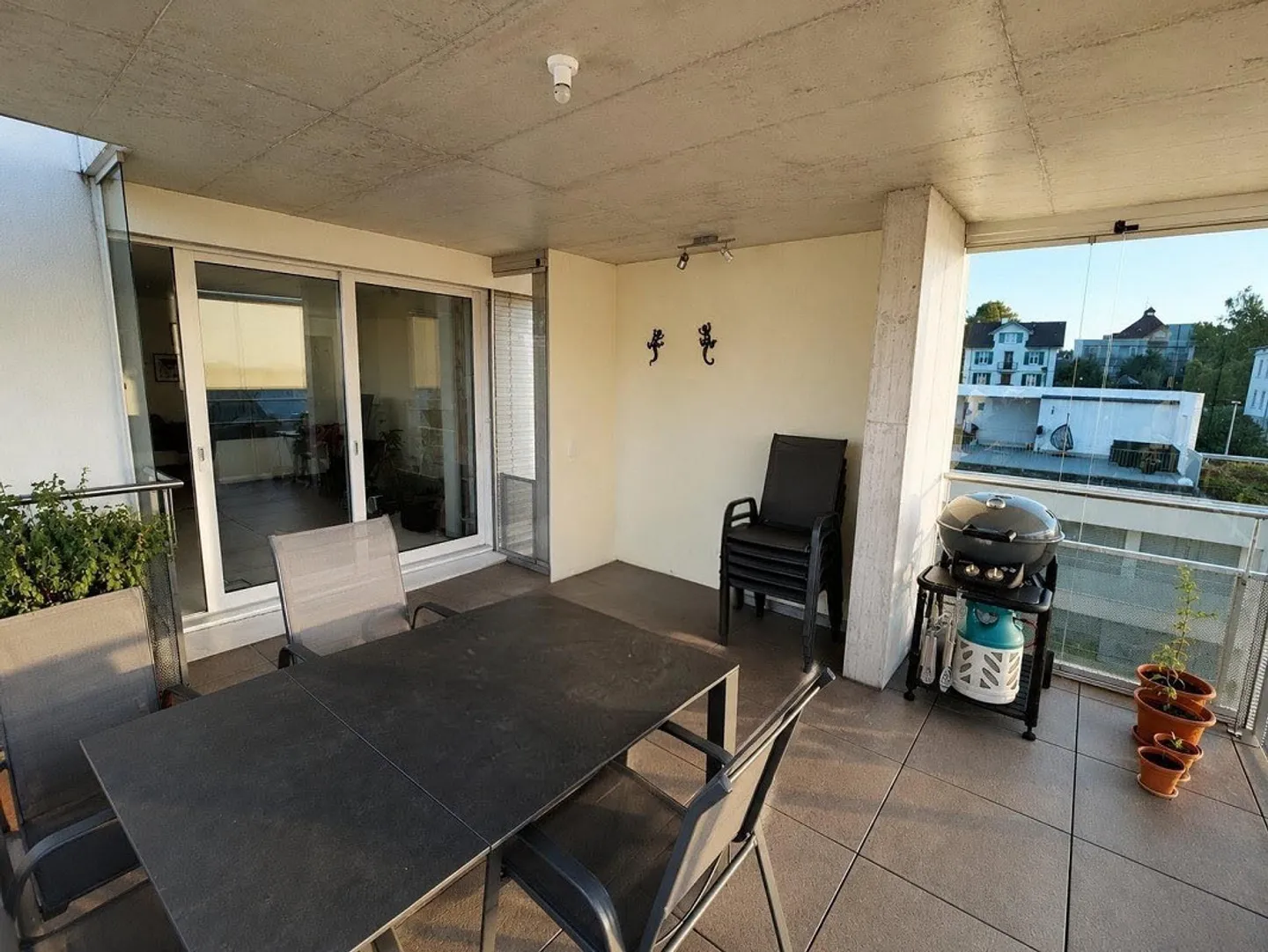 Are you looking for an extraordinary apartment in the center of Sins? - Photo 15 of 15