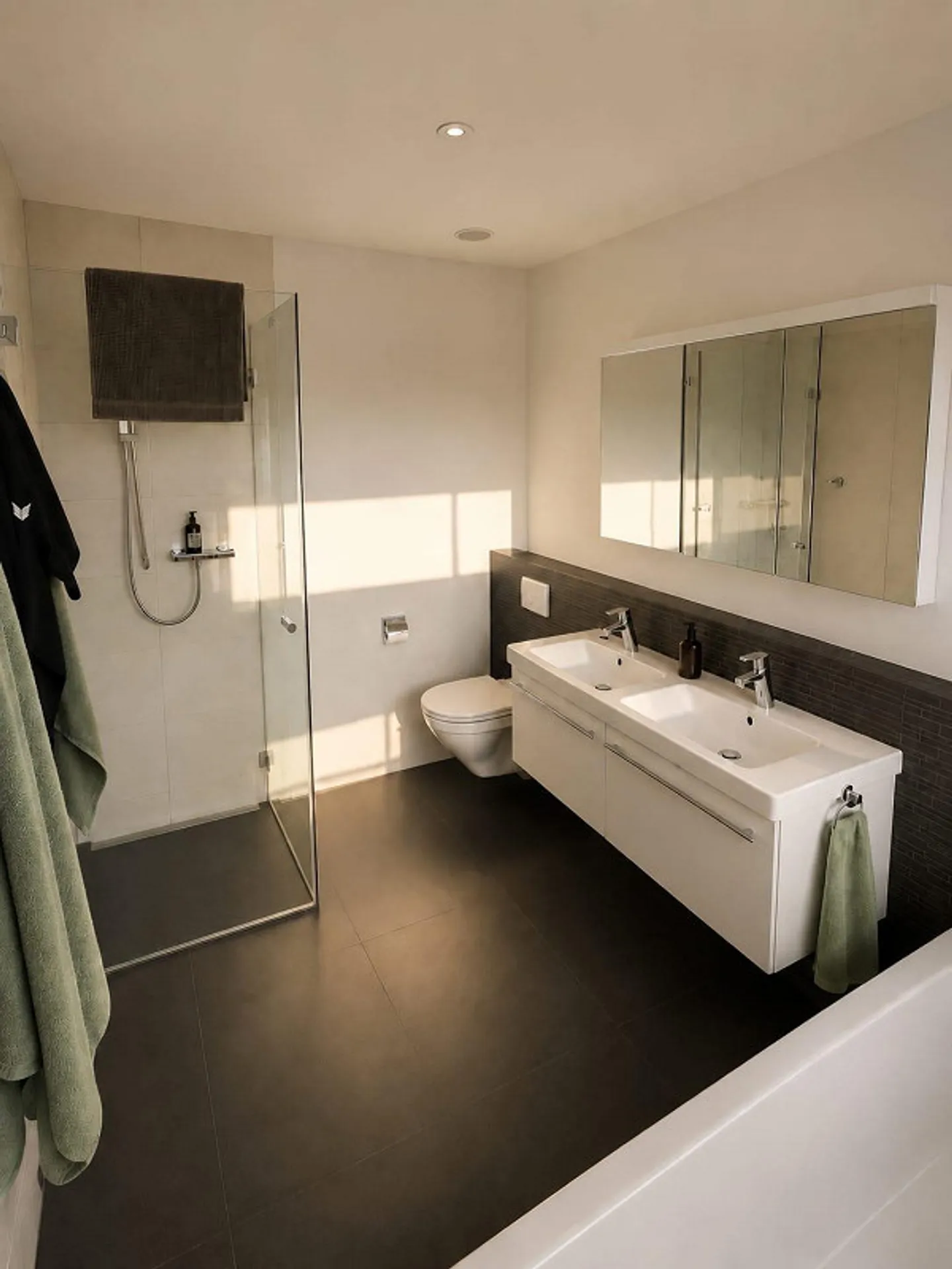 Are you looking for an extraordinary apartment in the center of Sins? - Photo 11 of 15