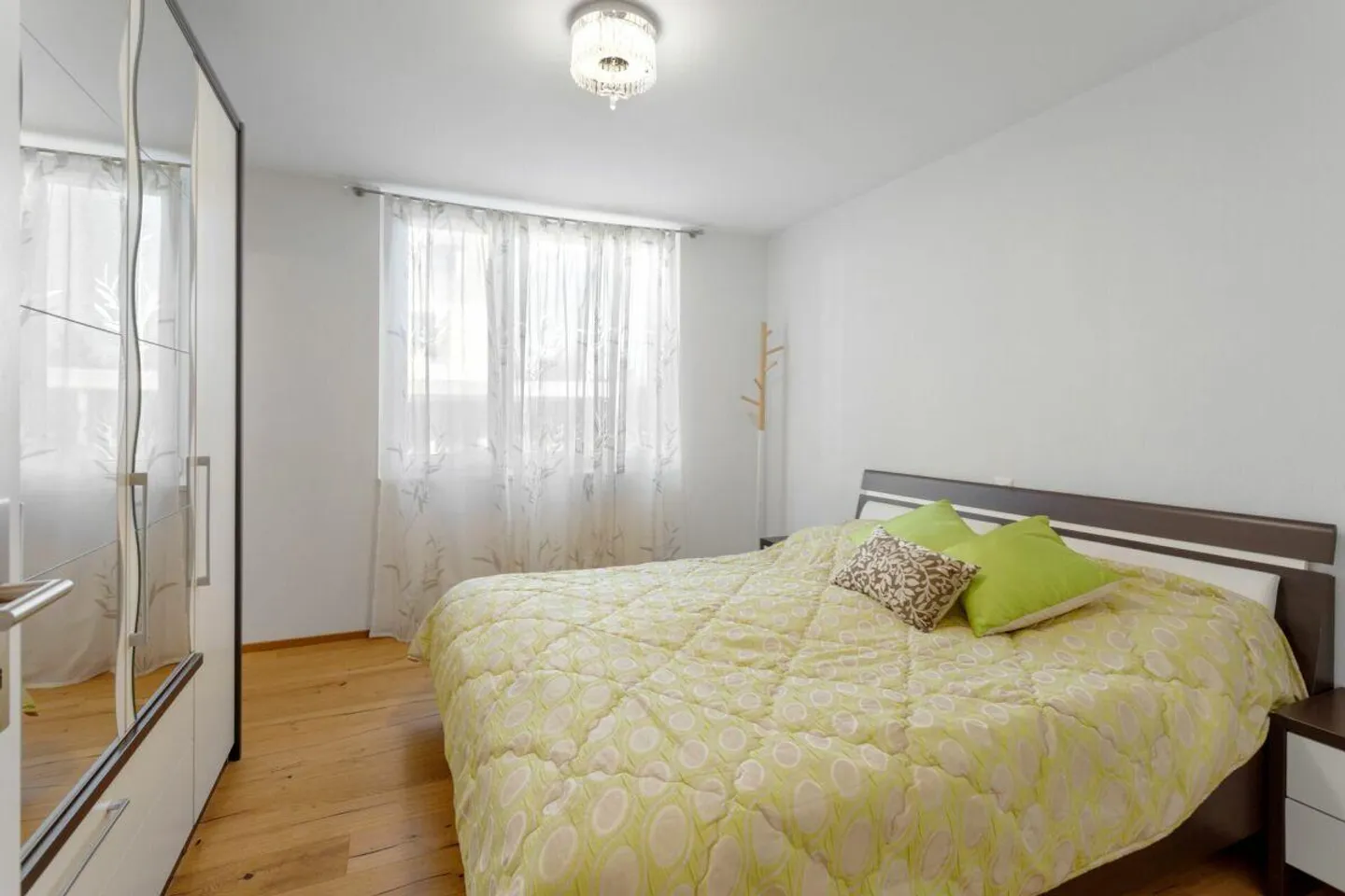 5.5-Room Garden Apartment - Modern, Comfortable, and Cozy - Photo 5 of 10