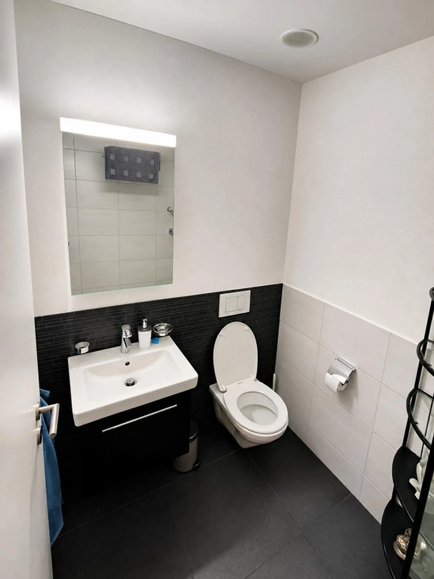 Are you looking for an extraordinary apartment in the center of Sins? - Photo 12 of 15