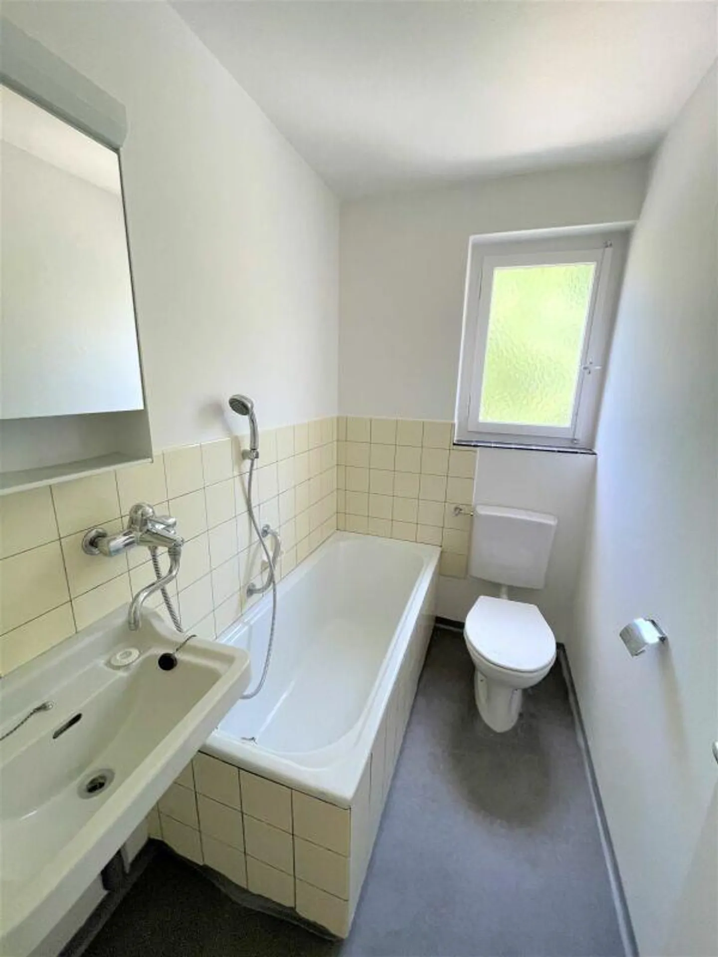 Affordable City Apartment with Balcony and New Kitchen - Photo 3 of 10